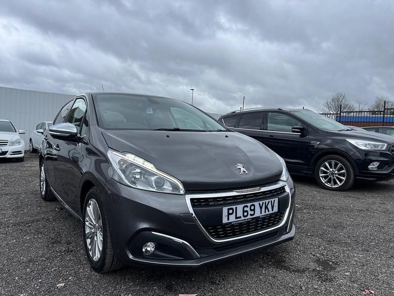 Used Peugeot 208 Signature Sky 2019 Grey Hatchback