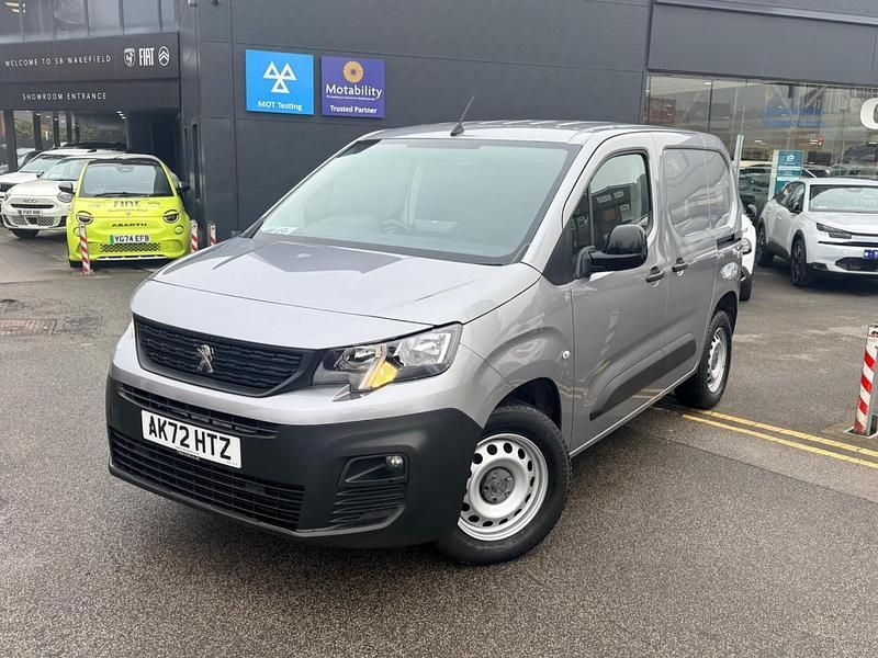 Used Peugeot Partner Premium 100 HP (73 kW) 2022 Grey MPV