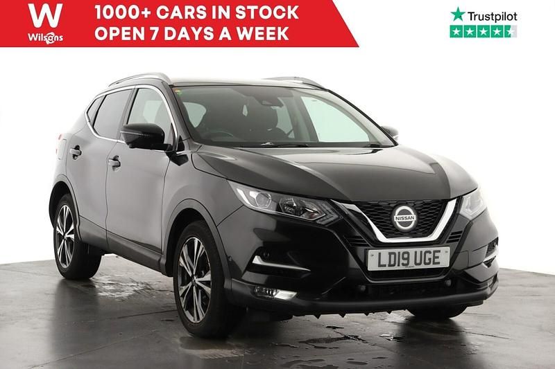 Black Used 2019 Nissan Qashqai N-Connecta SUV | £13,199 (Good price) - Image 1/4