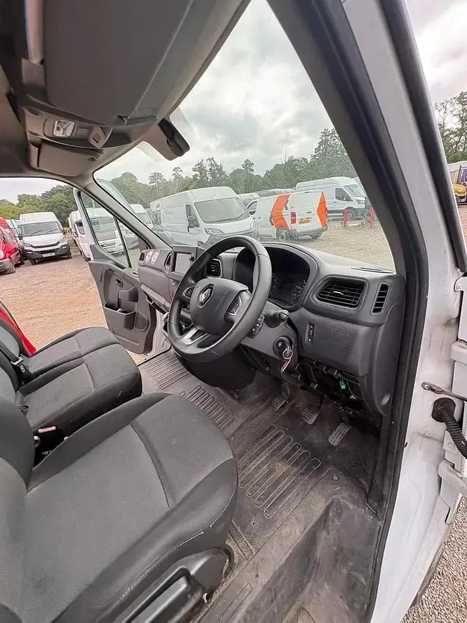 Used Renault Master Business 150 HP (110 kW) 2022 White MPV