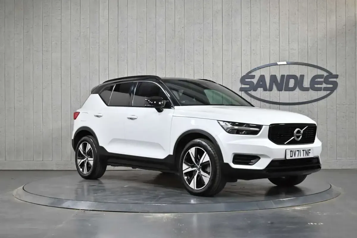 Used Volvo XC40 R-Design 211 HP (155 kW) 2021 SUV