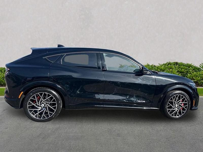 New Ford Mustang Extended Range 487 HP (358 kW) 2025 Black Hatchback