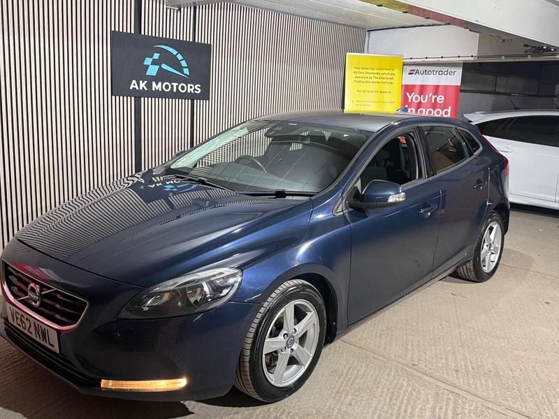 Usado Volvo V40 115 HP (84 kW) 2013 Azul Citadino