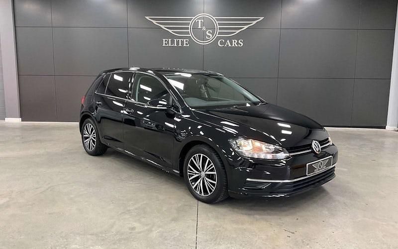Used 2018 VW Golf VII SE Hatchback | £12,875 (Fair price) - Image 1/4