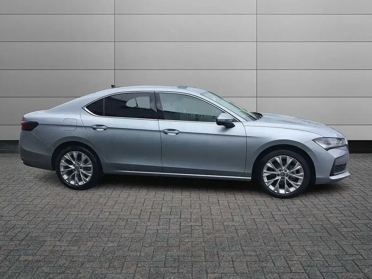 Nuevo Skoda Superb SE L 110 CV (80 kW) 2026 Plateado Utilitario