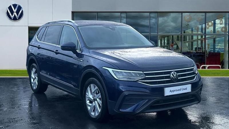 Used VW Tiguan Allspace Life 150 HP (110 kW) 2023 Atlantic blue metallic SUV