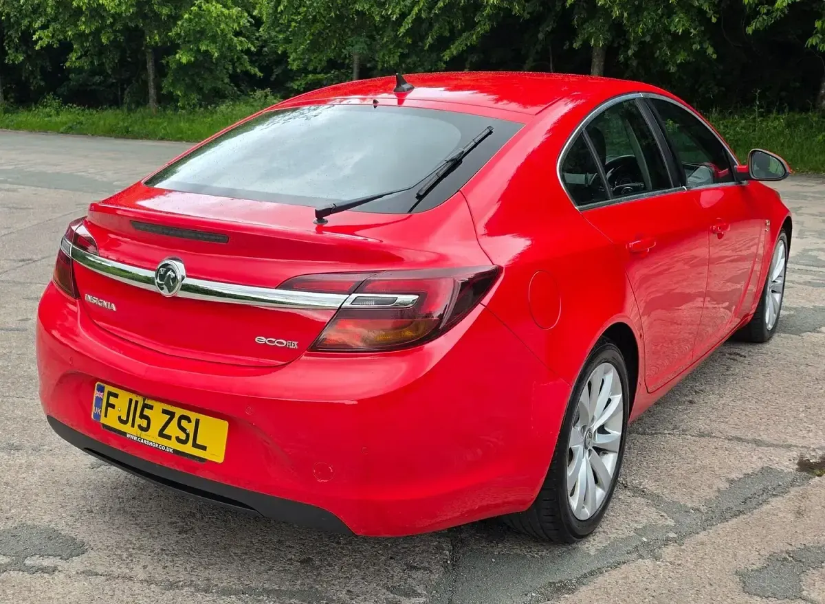 Used Vauxhall Insignia Elite 163 HP (119 kW) 2015 Red Hatchback