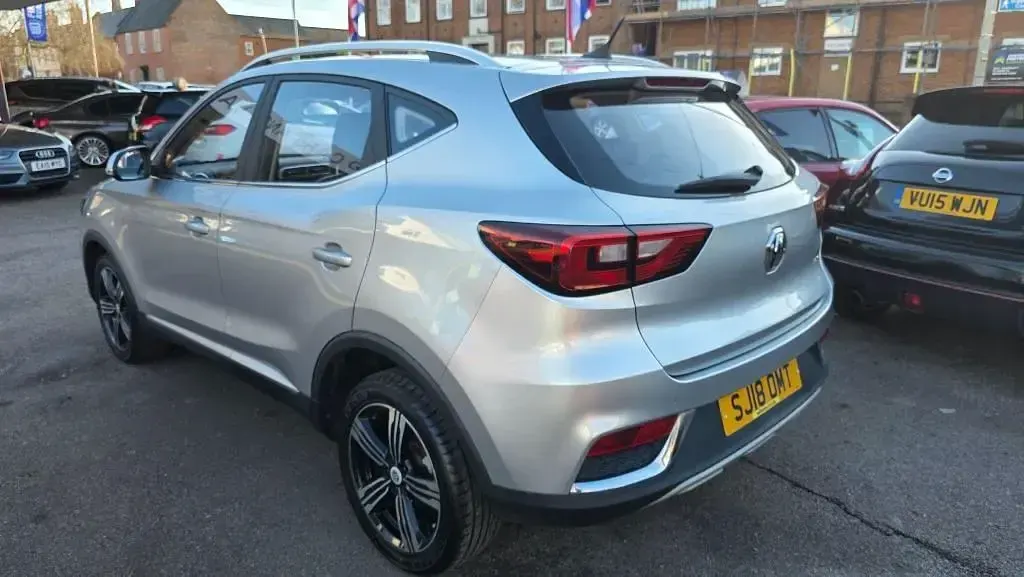 Używany MG ZS Exclusive 111 KM (81 kW) 2018 Srebrny SUV