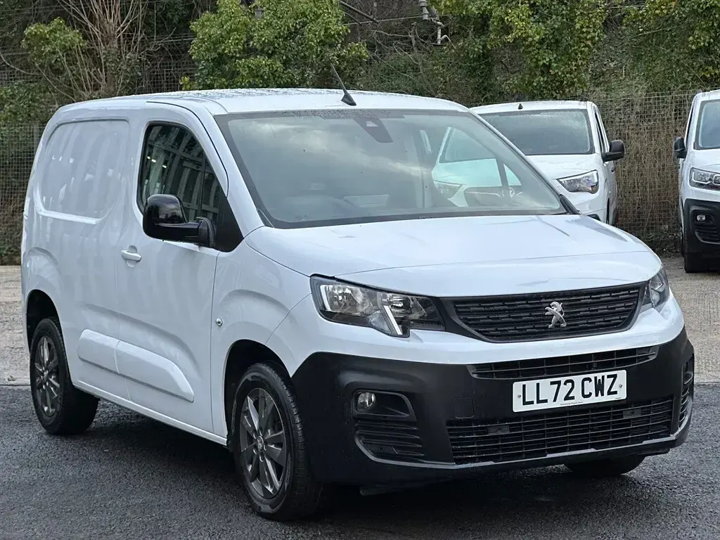 Used Peugeot Partner Premium 131 HP (96 kW) 2022 White MPV