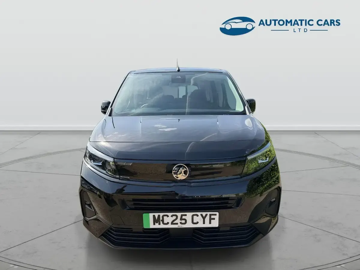 Used Vauxhall Combo Design Edition 100 kW (136 HP) 2025 Black MPV