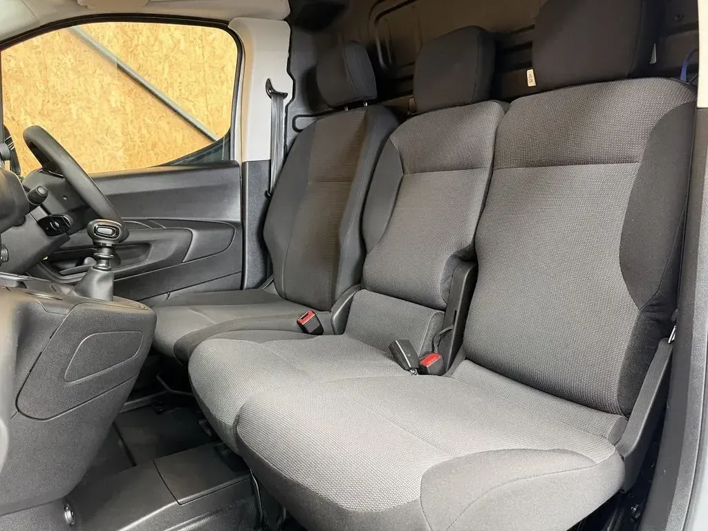 Used Peugeot Partner Premium 131 HP (96 kW) 2022 White MPV