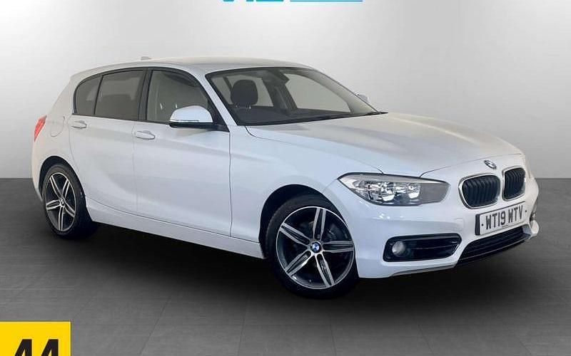 Used BMW 118 Sport Line 136 HP (100 kW) 2019 White Hatchback