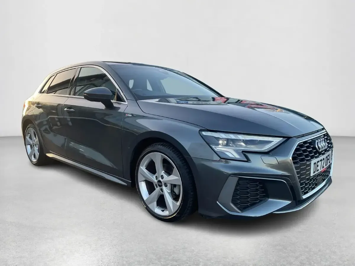 Usado Audi A3 S-Line 150 HP (110 kW) 2022 Cinzento Sedan
