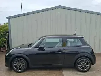 Used Mini Cooper Classic 204 HP (150 kW) 2024 Black Hatchback