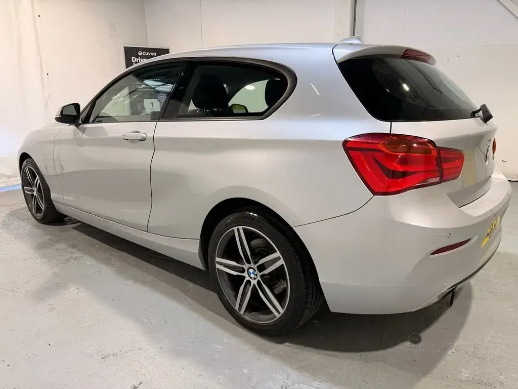 Used BMW 118 Sport Line 136 HP (100 kW) 2018 Silver Hatchback