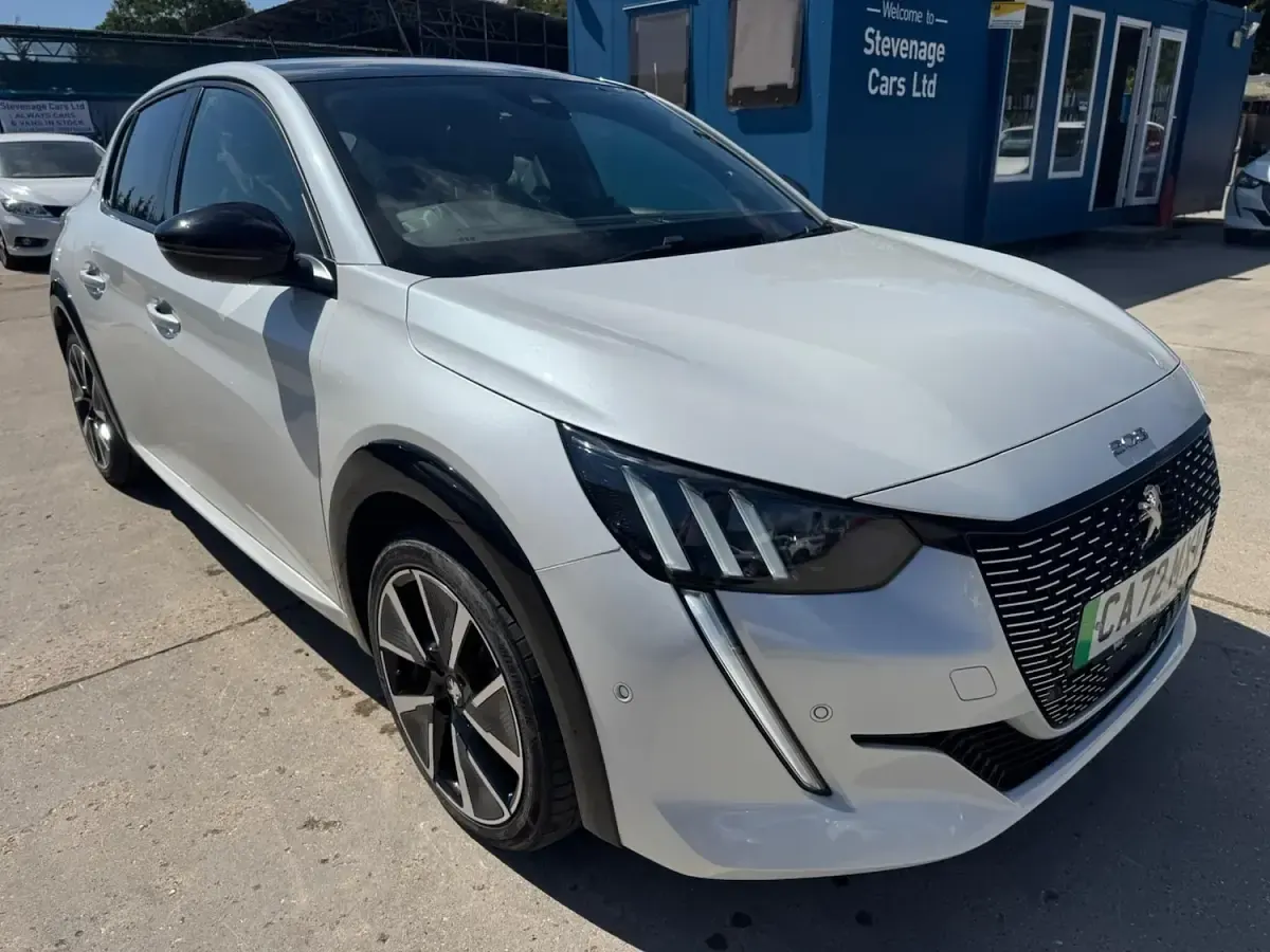 Used Peugeot e-208 GTi 100 kW (136 HP) 2022 White Hatchback