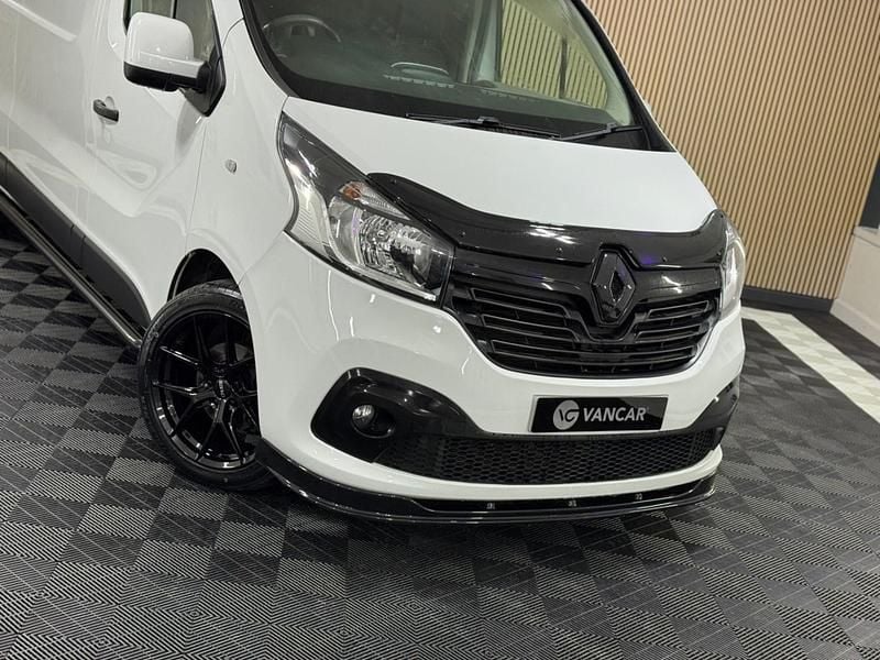 Used Renault Trafic 2017 White MPV