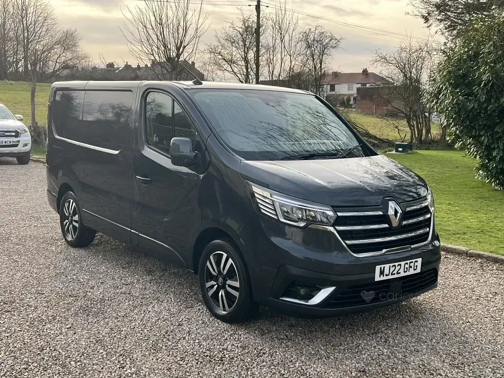 Begagnad Renault Trafic 2022 Grå Minibuss