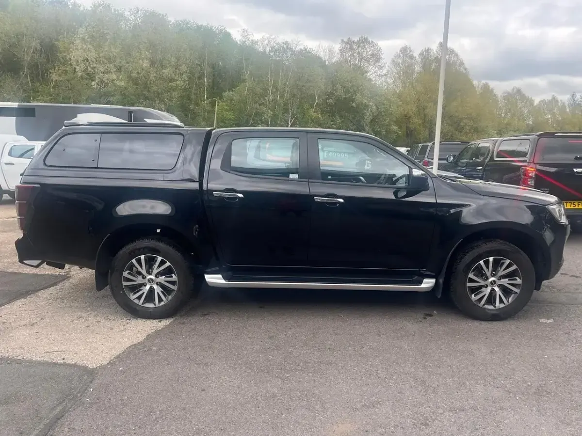 Used Isuzu D-Max 2025 Black Pickup