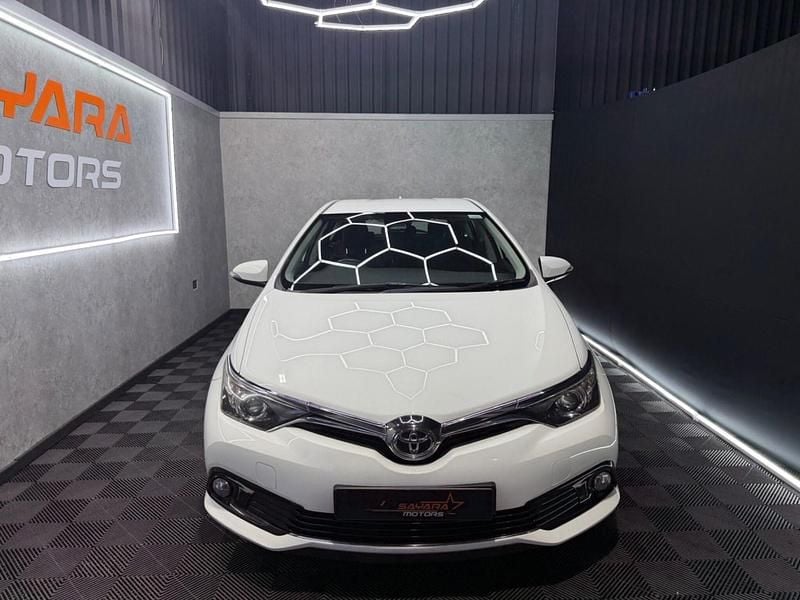 Used Toyota Auris Business Edition 2017 White Hatchback