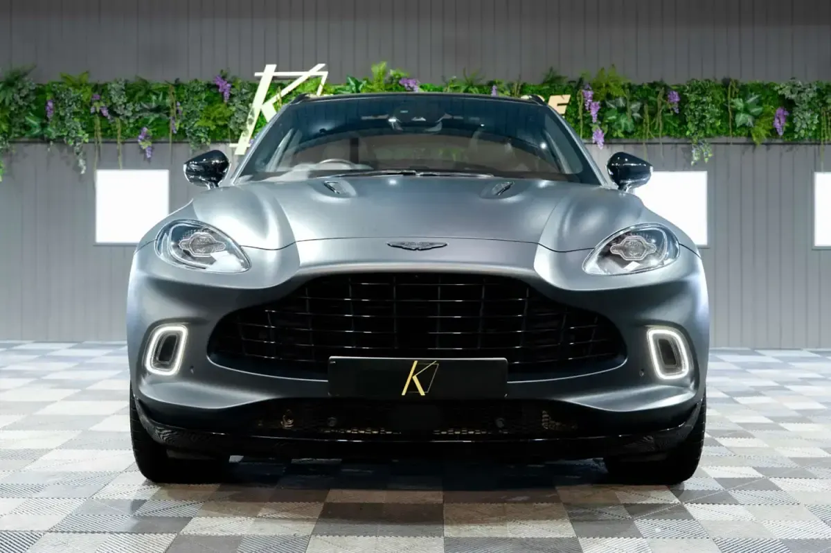 Usado Aston Martin DBX 2022 Gris SUV