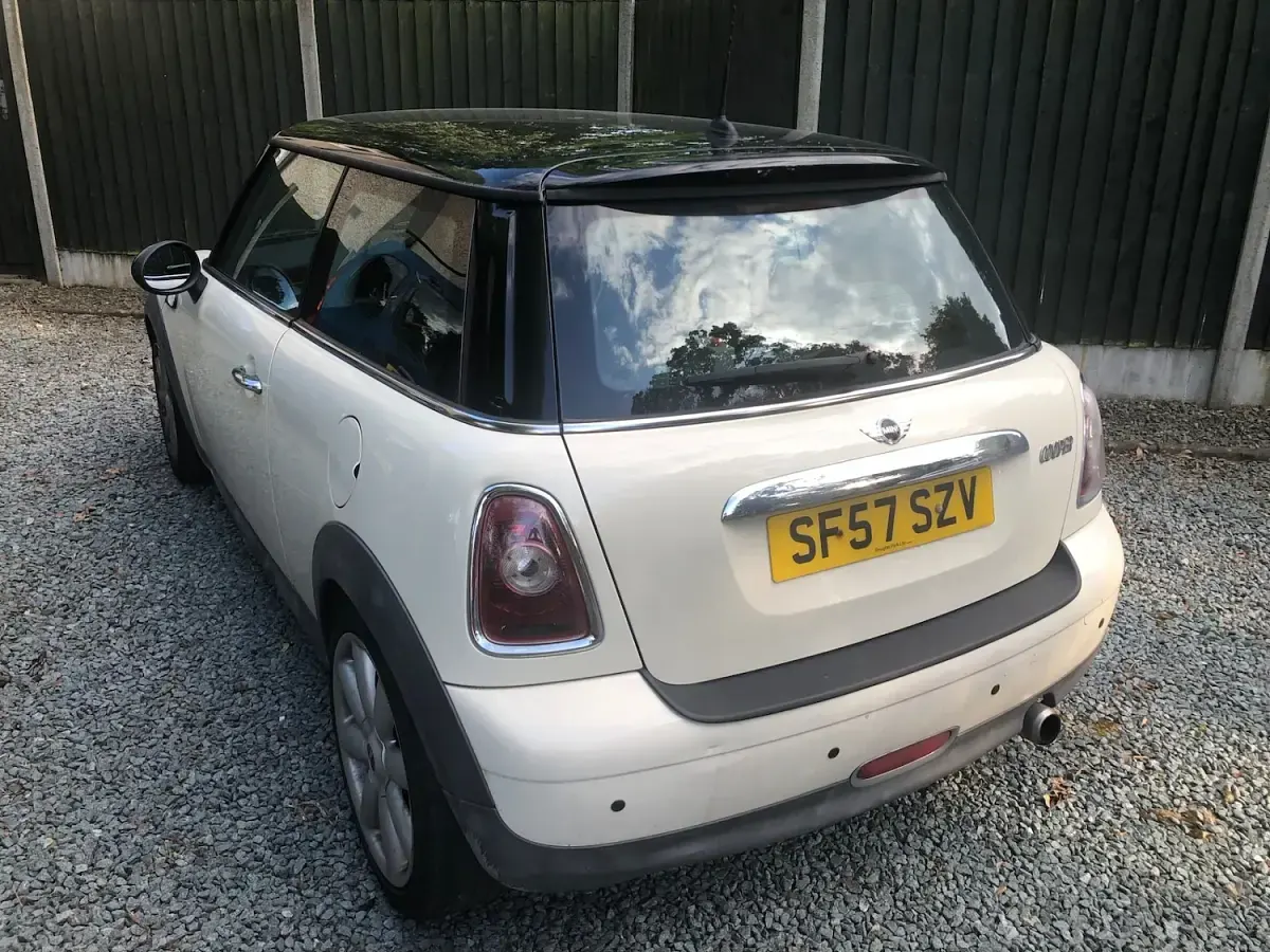 Used Mini Cooper Hatch 2007 White Hatchback