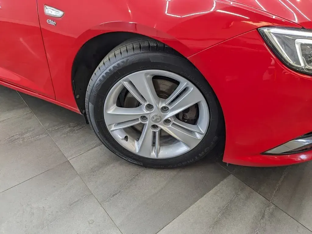 Used Vauxhall Insignia Elite 136 HP (100 kW) 2017 Red Estate