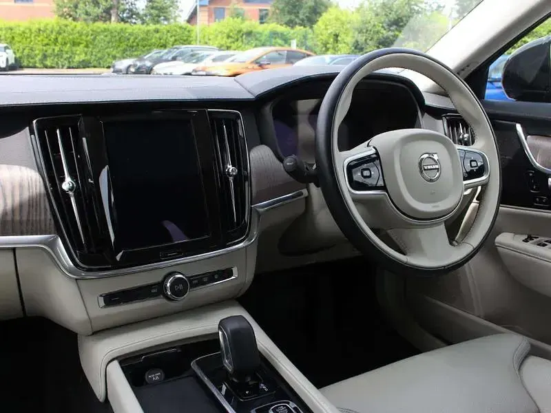 Used Volvo V90 Plus 197 HP (144 kW) 2022 Grey Estate