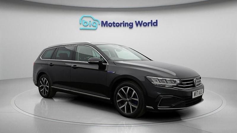Used VW Passat GTE 218 HP (160 kW) 2021 Black Estate