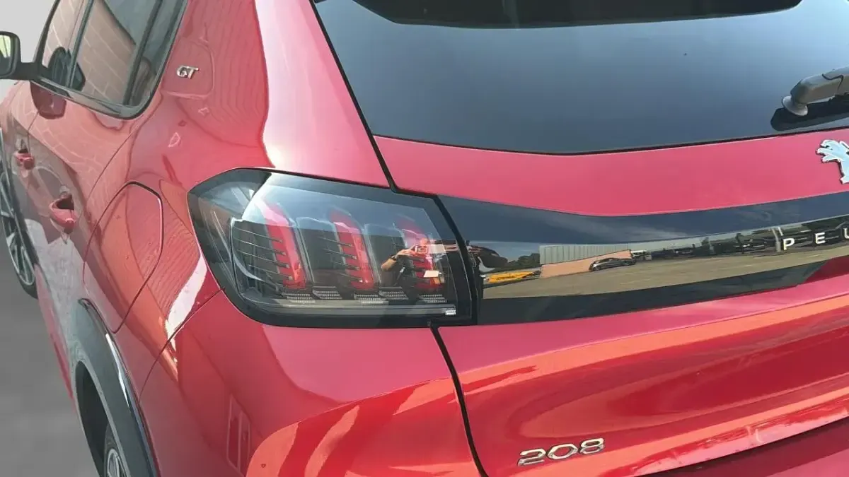 Used Peugeot 208 GT 99 HP (72 kW) 2023 Red Hatchback