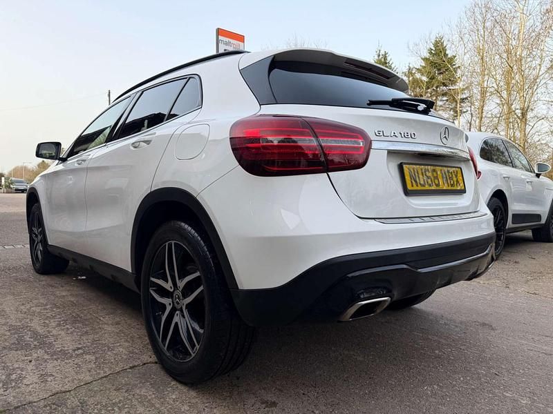 Used Mercedes GLA180 Urban 122 HP (89 kW) 2018 White SUV