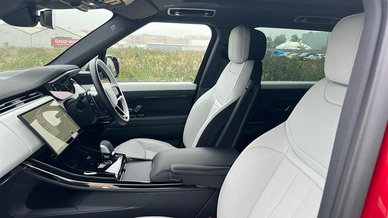 Used Land Rover Range Rover Sport SE Dynamic 300 HP (220 kW) 2024 Red SUV