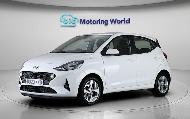 Used Hyundai i10 SE 67 HP (49 kW) 2023 White Hatchback