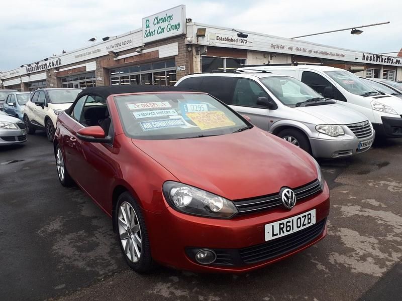 Used VW Golf SE 105 HP (77 kW) 2011 Red Cabriolet