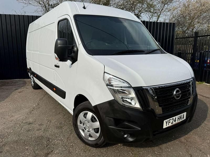 Used Nissan Interstar Tekna 135 HP (99 kW) 2024 White Van