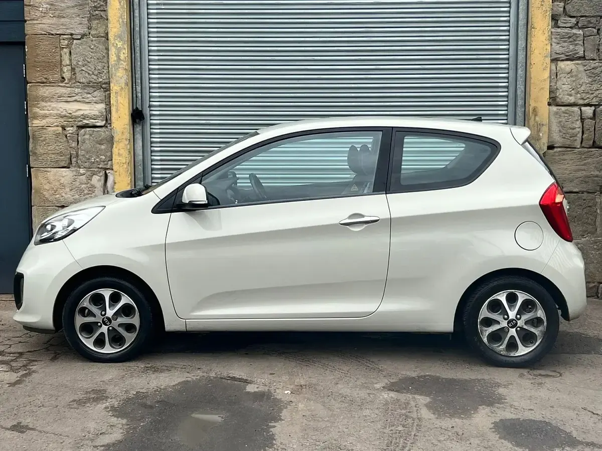 Used Kia Picanto 84 HP (61 kW) 2012 Beige Hatchback