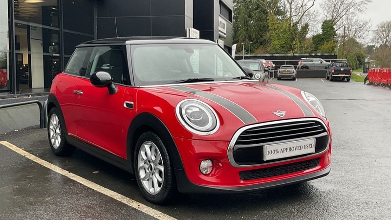 Used Mini Cooper Hatch 134 HP (98 kW) 2018 Red Hatchback
