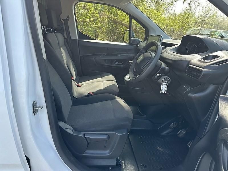 Used Peugeot Partner Premium 131 HP (96 kW) 2021 White MPV