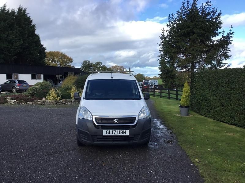 Used Peugeot Partner 2017 White MPV