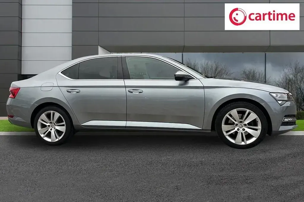 Second-hand Skoda Superb SE L 150 CP (110 kW) 2020 Gri Hatchback