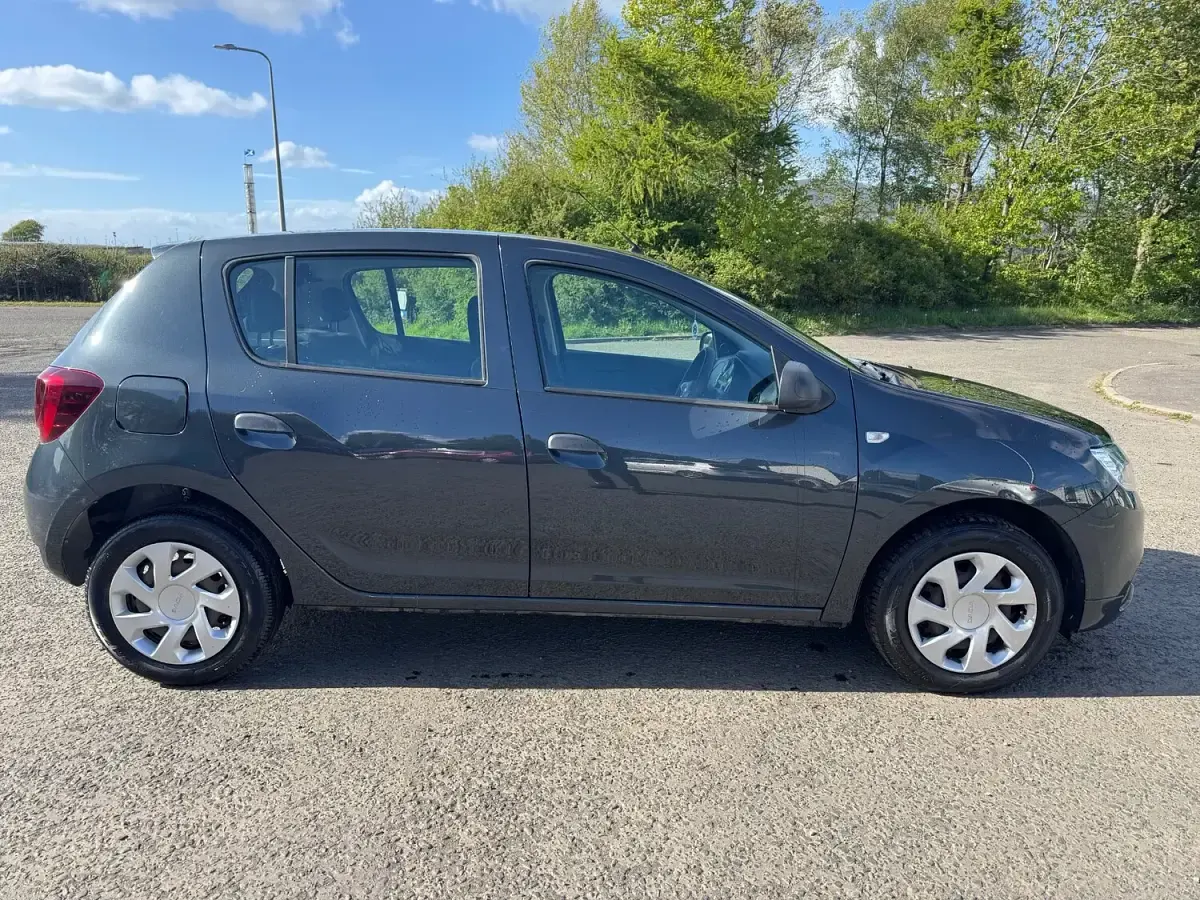 Used Dacia Sandero Essentiel 90 HP (66 kW) 2018 Grey Hatchback