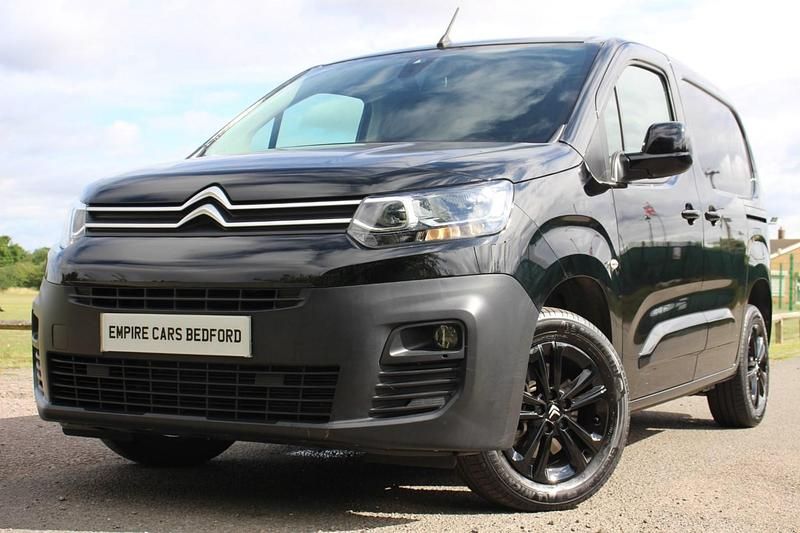Used Citroën Berlingo 130 HP (95 kW) 2023 Black MPV