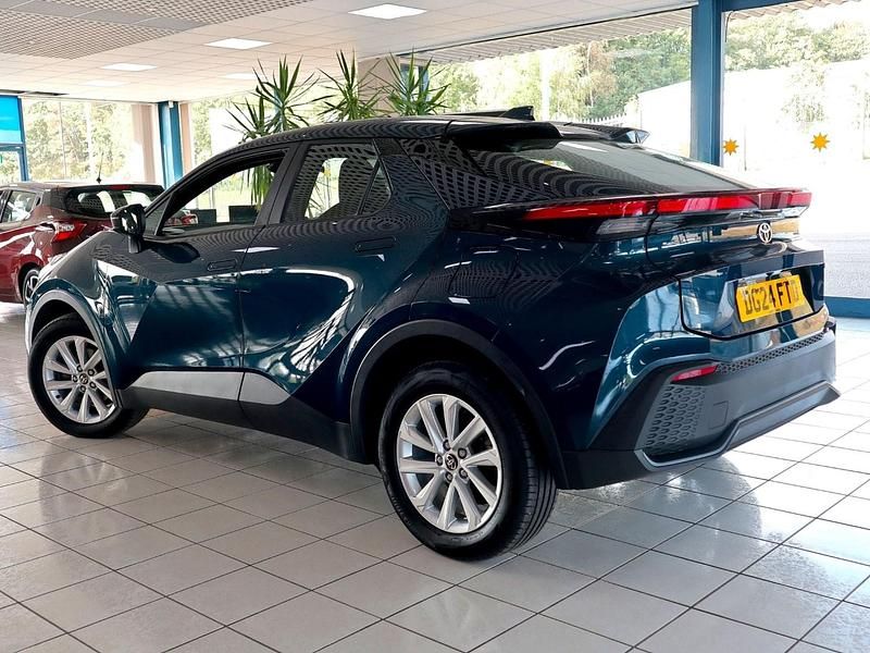 Used Toyota C-HR 140 HP (102 kW) 2024 Blue SUV