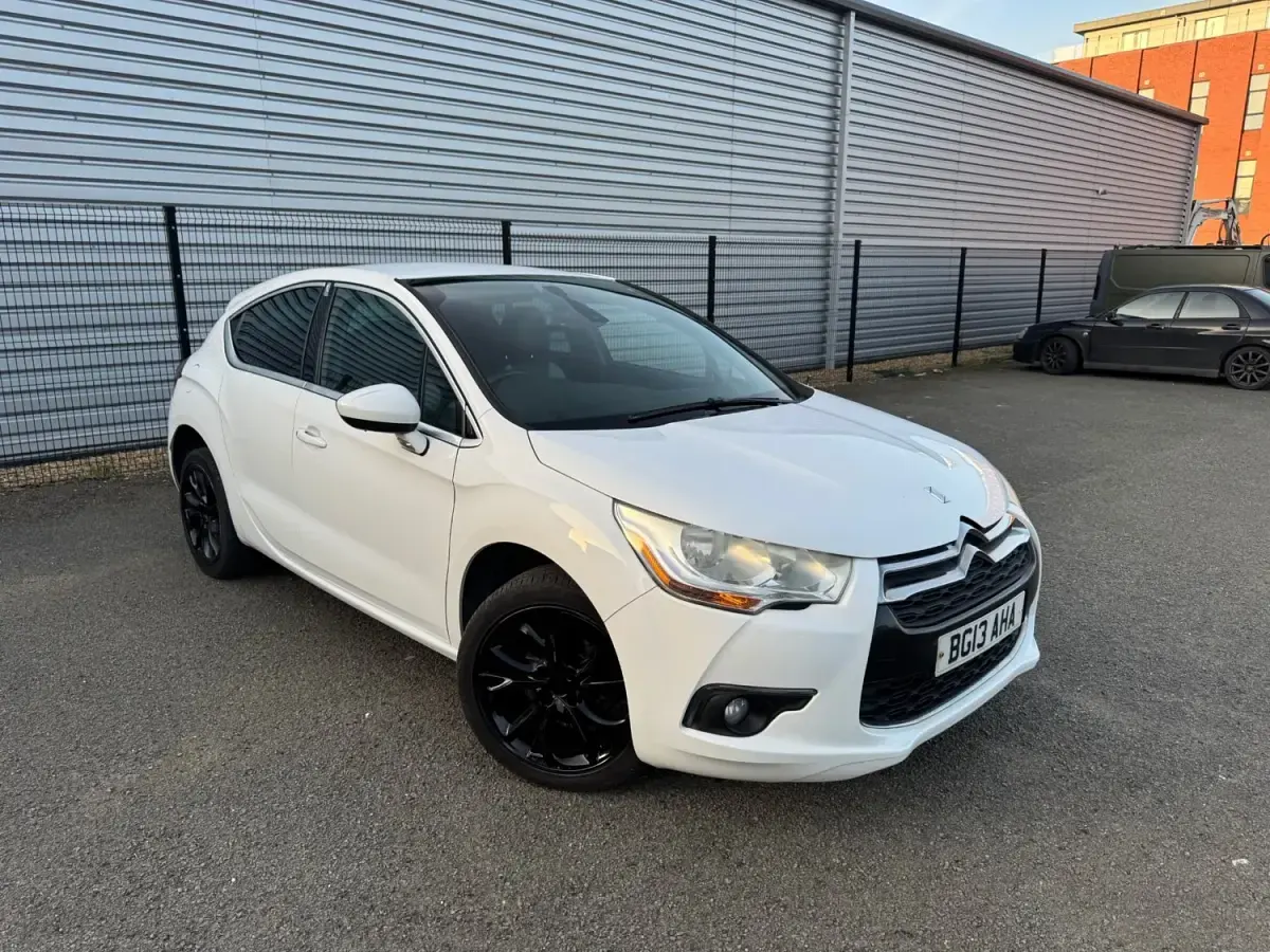 Begagnad Citroën DS4 2013 Vit Halvkombi