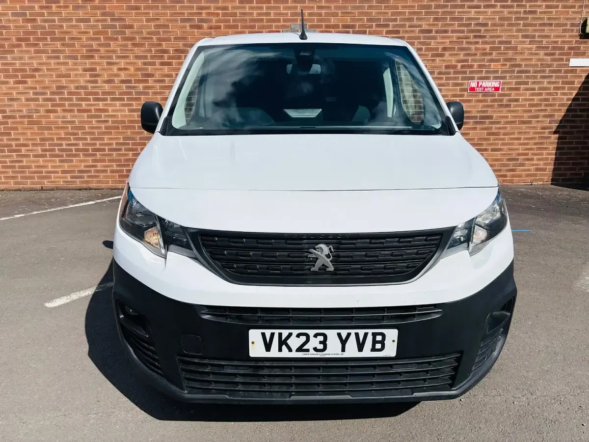 Used Peugeot Partner Premium 102 HP (75 kW) 2023 White MPV