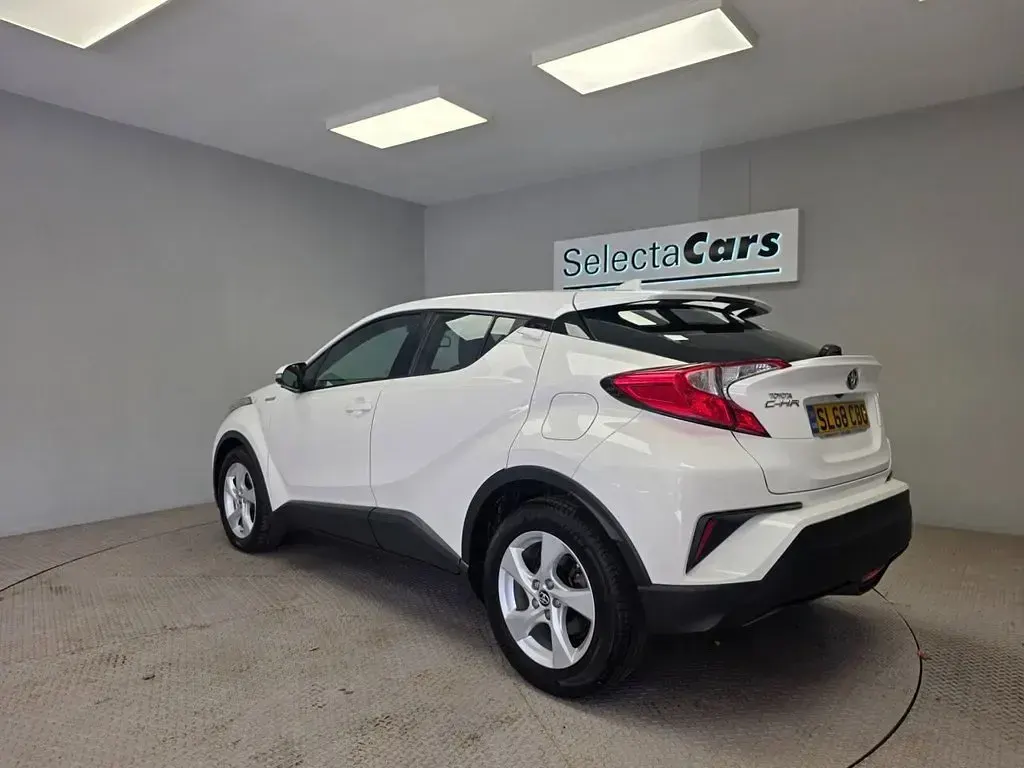 Used Toyota C-HR 122 HP (89 kW) 2018 White SUV