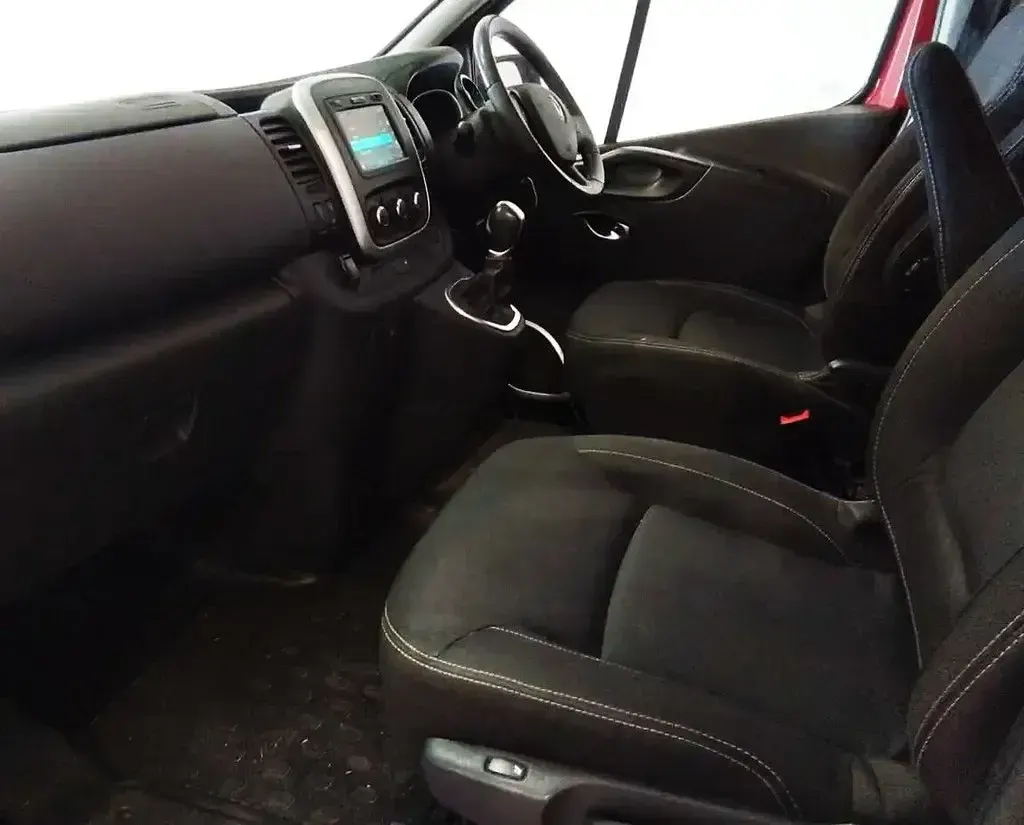 Used Renault Trafic 2020 Red MPV