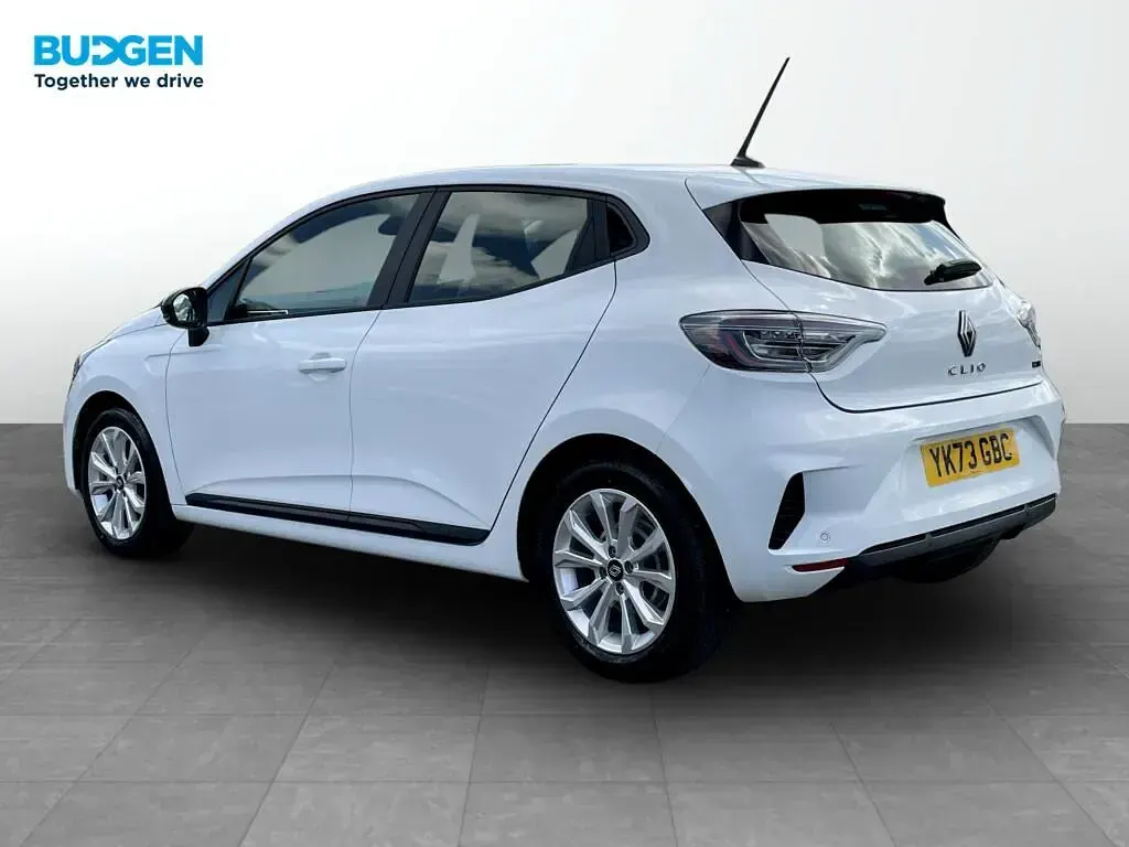 Used Renault Clio Evolution 143 HP (105 kW) 2023 White Hatchback