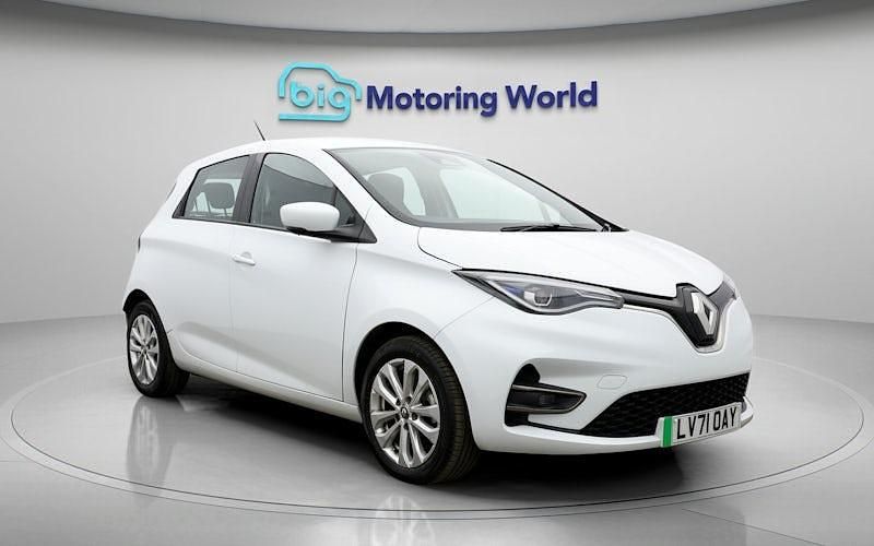Used Renault Zoe Iconic 100 kW (136 HP) 2021 White Hatchback