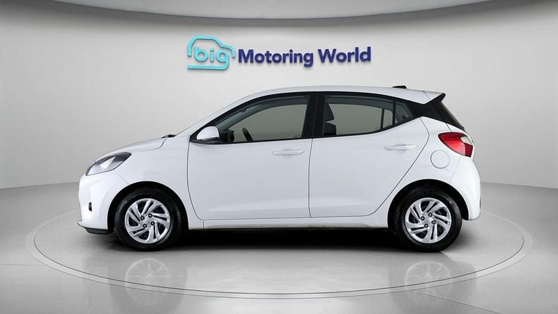 Used Hyundai i10 SE 67 HP (49 kW) 2022 White Hatchback